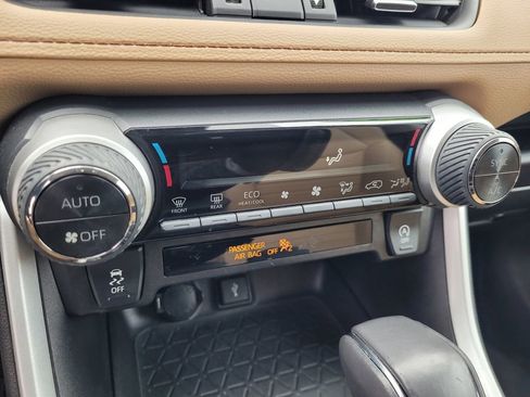 Used 2022 Toyota RAV4 XLE Premium w/ Carpet Mat Package (TMS) image 17