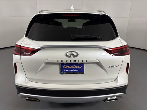 Used 2021 INFINITI QX50 Essential w/ Convenience Package image 8