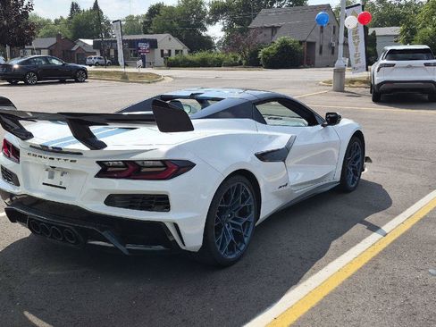 Used 2025 Chevrolet Corvette ZR1 w/ ZR1 Carbon Fiber Aero Package RWD image 10