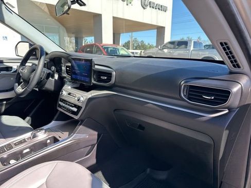 Used 2021 Ford Explorer XLT w/ Equipment Group 202A image 52