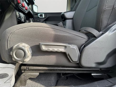 Used 2022 Jeep Gladiator Willys image 25