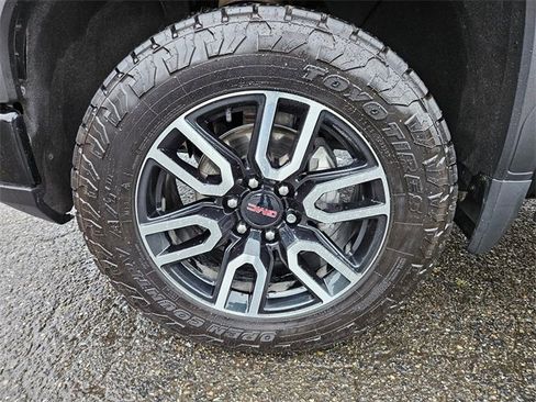 Used 2022 GMC Sierra 1500 AT4 w/ AT4 Preferred Package image 9