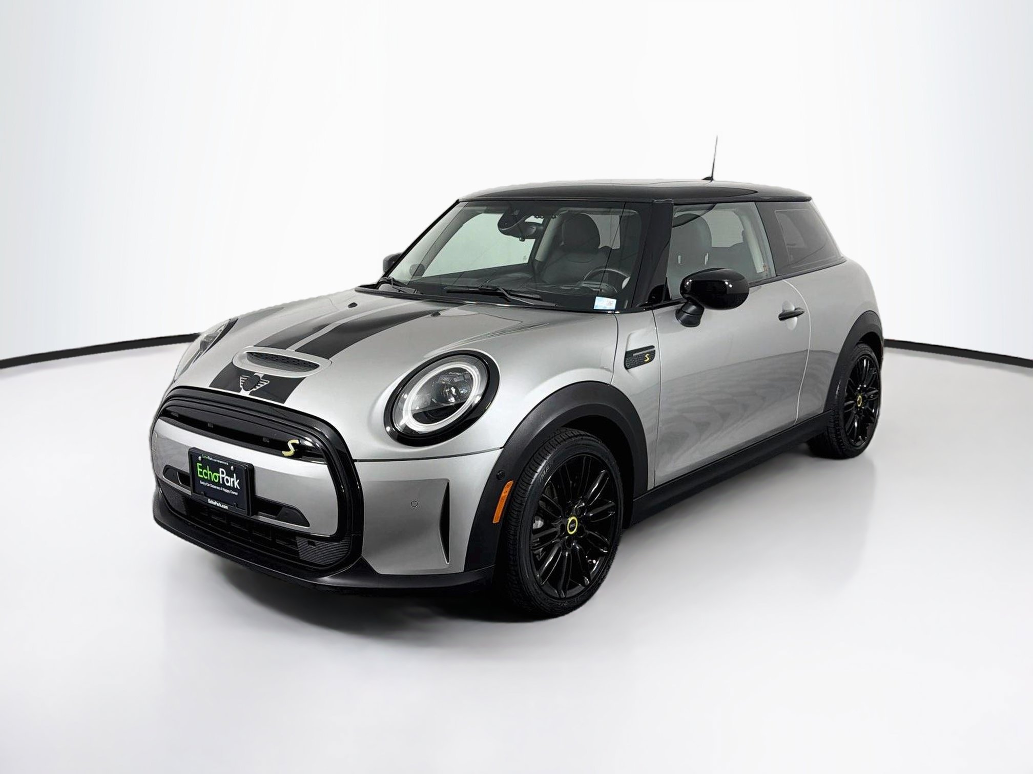 Used 2024 MINI Cooper SE FWD image 3