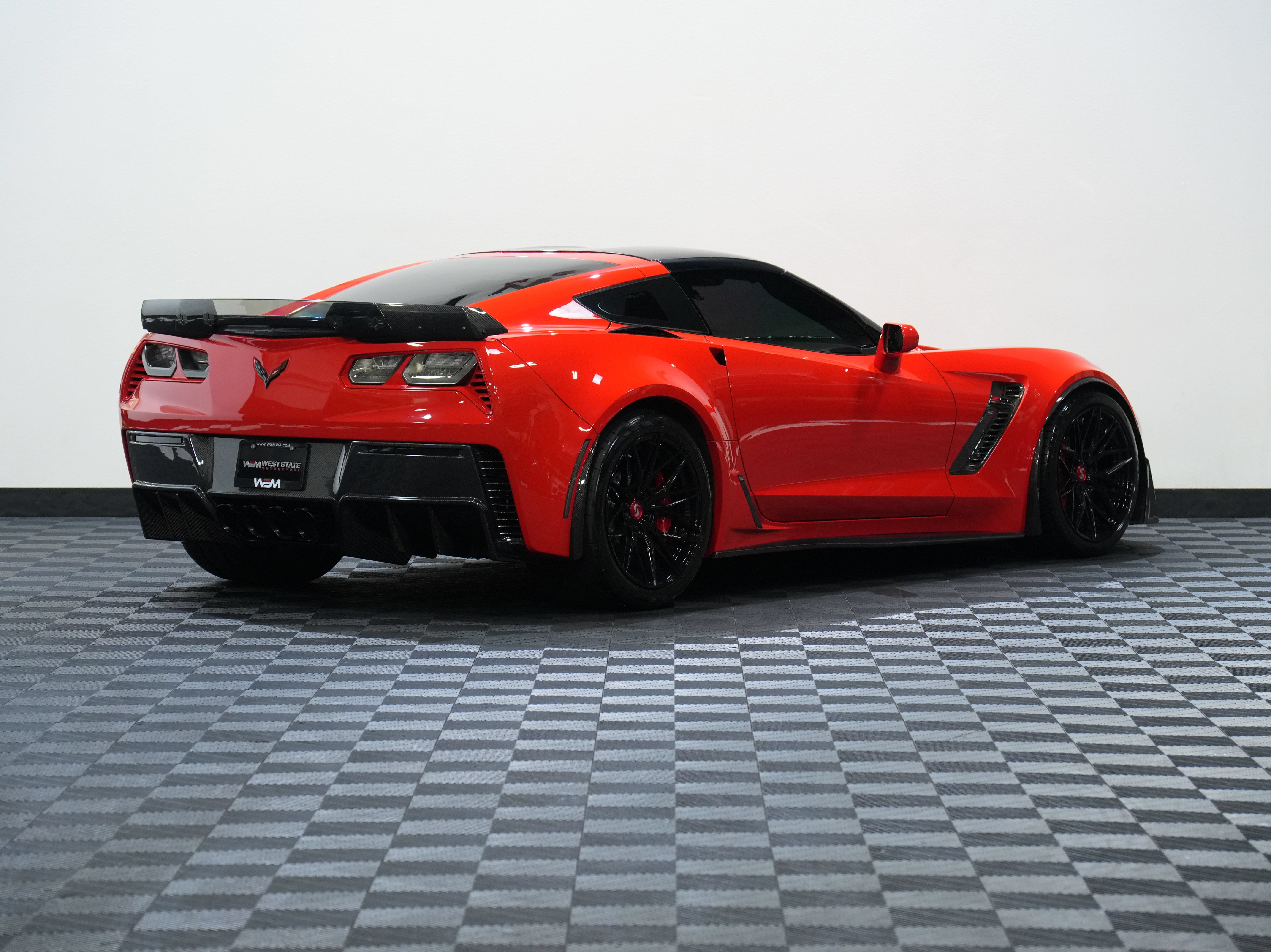 Used 2015 Chevrolet Corvette Z06 w/ 3LZ Preferred Equipment Group RWD image 6
