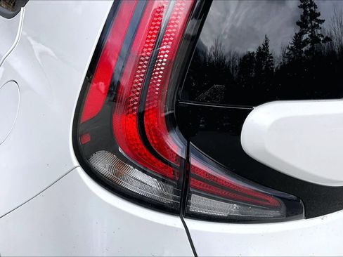 Used 2023 Kia Soul LX w/ LX Technology Package image 28