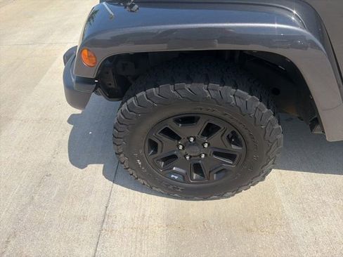 Used 2016 Jeep Wrangler Unlimited Sahara AWD/4WD image 3