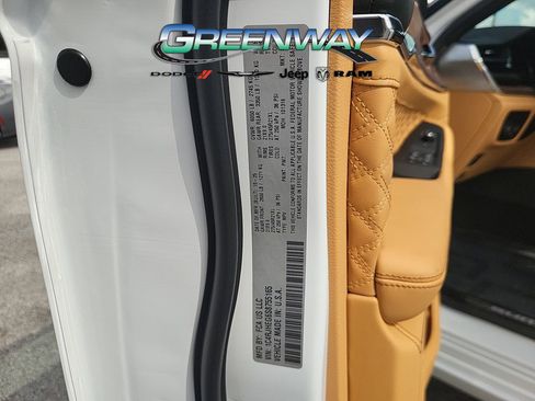 Used 2025 Jeep Grand Cherokee Summit image 34