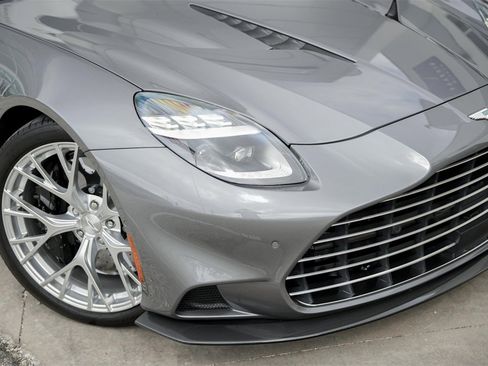 Used 2025 Aston Martin Vanquish V12 image 3