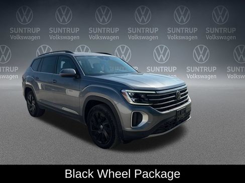 Used 2024 Volkswagen Atlas SE w/ Panoramic Sunroof Package FWD image 7