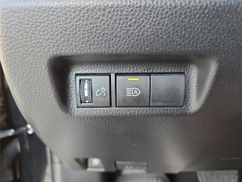 Used 2022 Toyota RAV4 SE image 14
