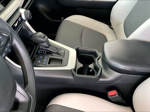 Used 2021 Toyota RAV4 XLE FWD image 13