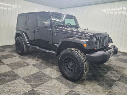 Used 2012 Jeep Wrangler Unlimited Sahara AWD/4WD image 10