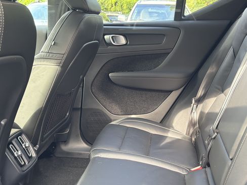Certified 2023 Volvo XC40 B4 Plus w/ Driver Assist Package FWD image 31