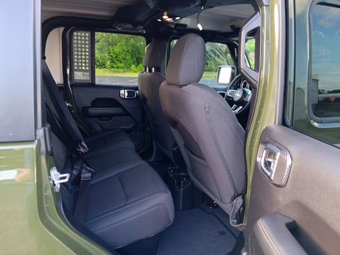 Used 2023 Jeep Gladiator Overland AWD/4WD image 32