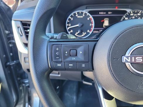 Used 2023 Nissan Rogue SV image 17