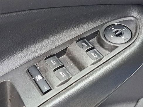 Used 2017 Ford Escape SE image 16