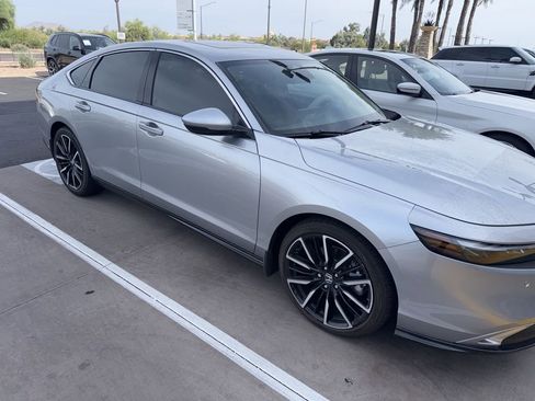 Used 2024 Honda Accord Touring image 3