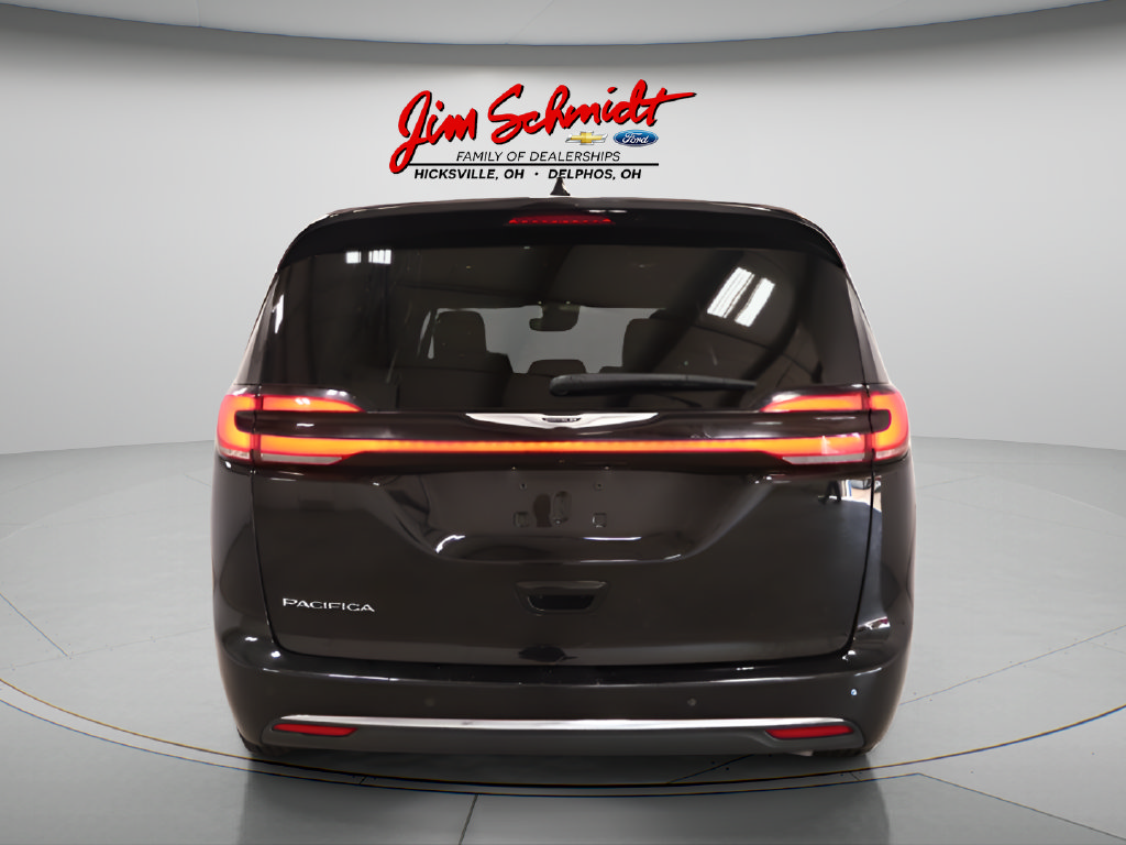 Used 2025 Chrysler Pacifica Select FWD image 5