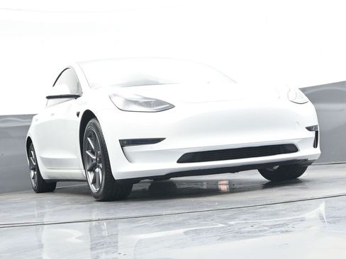 Used 2022 Tesla Model 3 Long Range AWD/4WD image 36