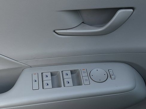 Used 2025 Hyundai Kona SEL image 12