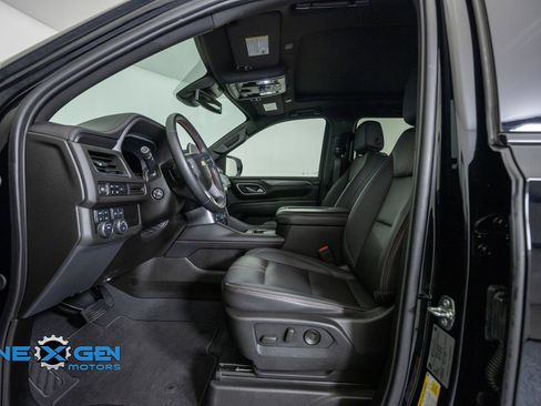 Used 2024 Chevrolet Suburban RST w/ Luxury Package AWD/4WD image 11