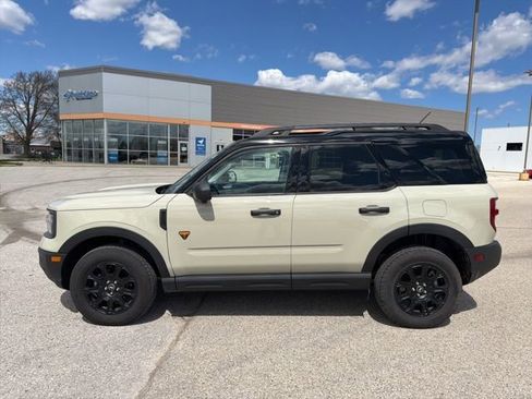 Used 2025 Ford Bronco Sport Outer Banks w/ Outer Banks Tech Package+ AWD/4WD image 3