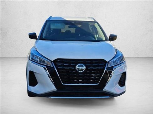 Used 2021 Nissan Kicks SV image 2