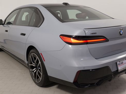 Used 2024 BMW 740i xDrive image 12