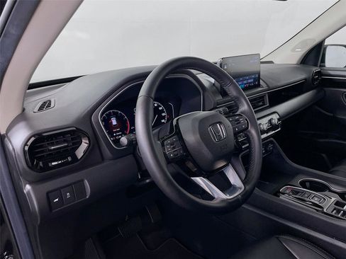 Certified 2025 Honda Pilot Touring image 15