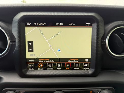 Used 2023 Jeep Wrangler Unlimited Sahara w/ Cold Weather Group AWD/4WD image 15