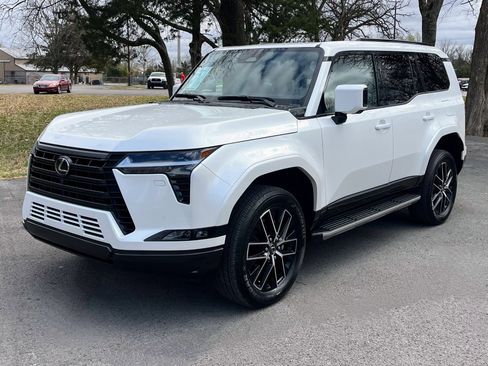 Used 2025 Lexus GX 550 w/ Cold Area Package image 2