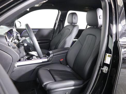 Certified 2025 Mercedes-Benz GLB 250 4MATIC image 38