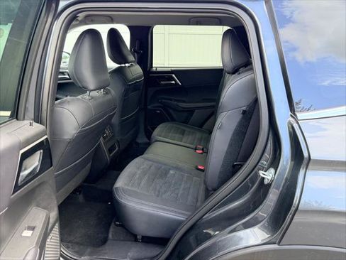 Used 2025 Mitsubishi Outlander SE AWD/4WD image 13