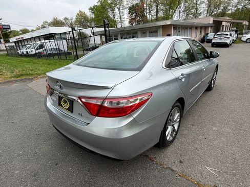 Used 2015 Toyota Camry SE w/ Moonroof Package FWD image 5