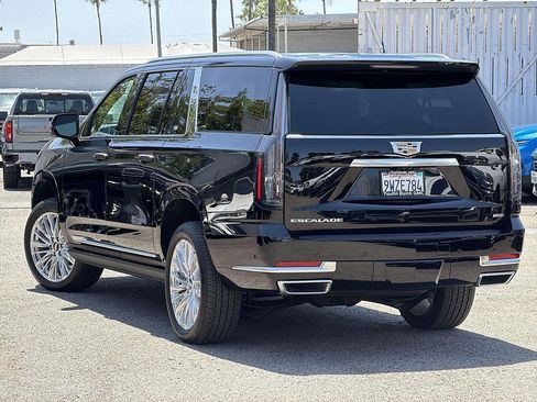 Used 2026 Cadillac Escalade ESV Luxury RWD image 7