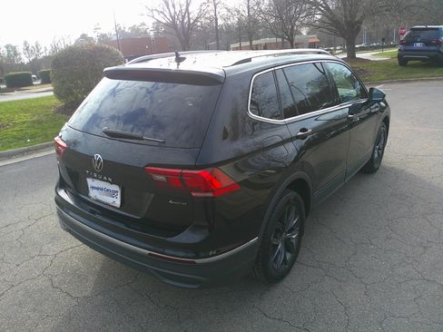 Used 2022 Volkswagen Tiguan SE image 12