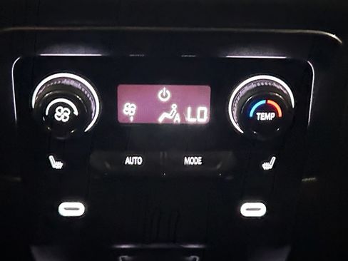 Used 2023 Chevrolet Suburban Premier AWD/4WD image 86