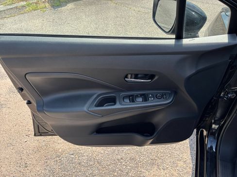 Used 2025 Nissan Versa SV FWD image 15