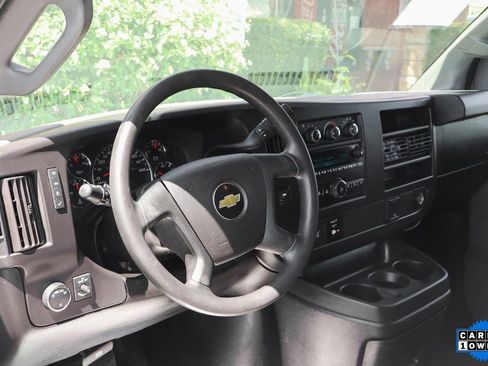 Used 2018 Chevrolet Express 3500 image 18