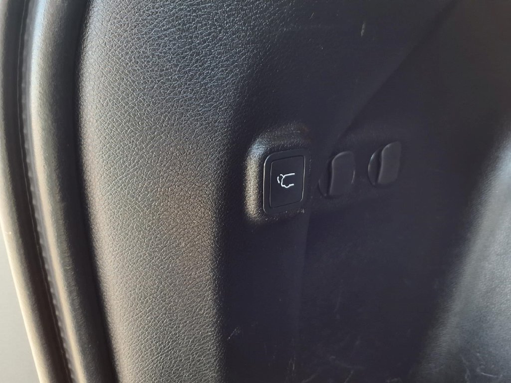 Used 2019 Jeep Cherokee Trailhawk w/ Comfort/Convenience Group AWD/4WD image 27