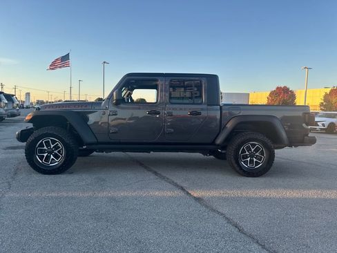 Used 2024 Jeep Gladiator Rubicon w/ Technology Group image 2