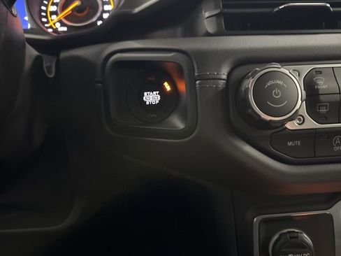 Used 2025 Jeep Wrangler Unlimited Rubicon w/ Technology Group image 12