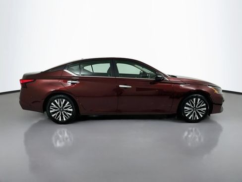 Used 2024 Nissan Altima 2.5 SV FWD image 5