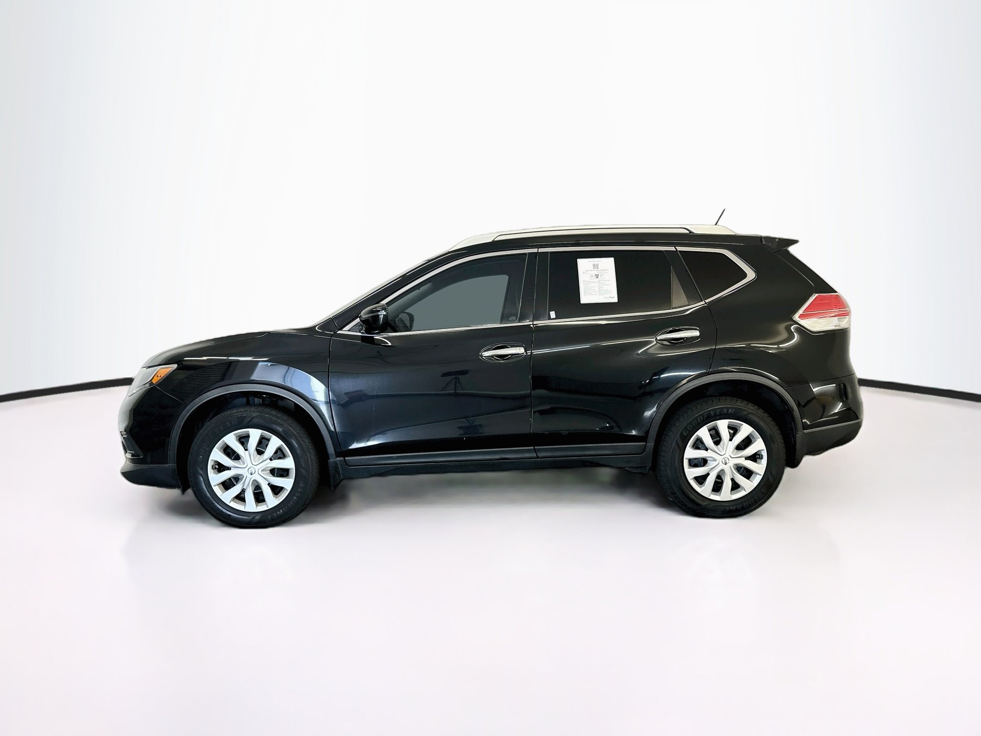 Used 2016 Nissan Rogue S w/ Appearance Package AWD/4WD image 4