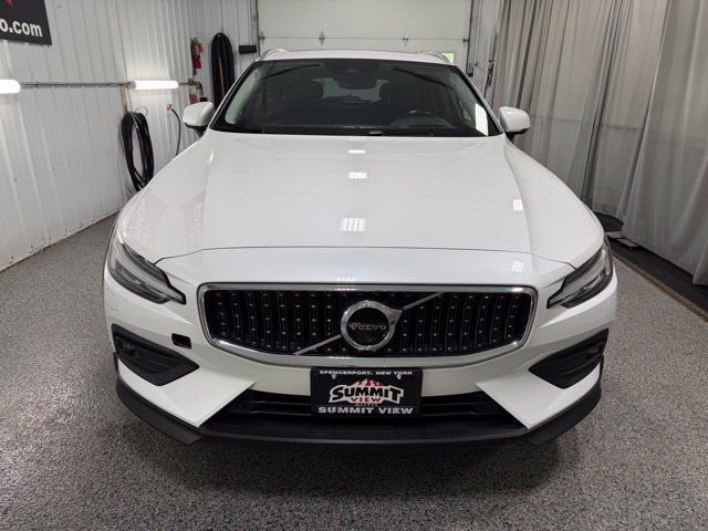 Used 2022 Volvo V60 T5 Cross Country w/ Advanced Package AWD/4WD image 2
