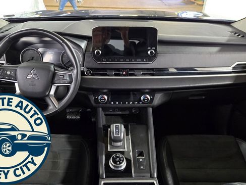 Used 2024 Mitsubishi Outlander SE image 23