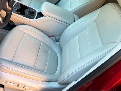 Used 2022 GMC Acadia Denali w/ Denali Ultimate Package FWD image 19