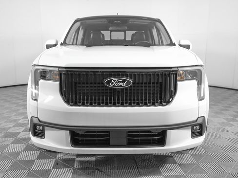 Used 2025 Ford Maverick Lobo image 2