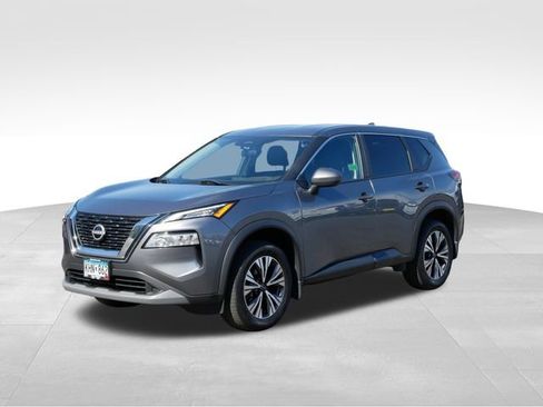 Used 2023 Nissan Rogue SV image 3
