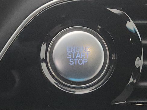 Used 2022 Genesis G70 2.0T image 15